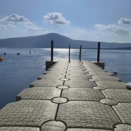 Cottage Beach Vico Caprarola Exterior photo
