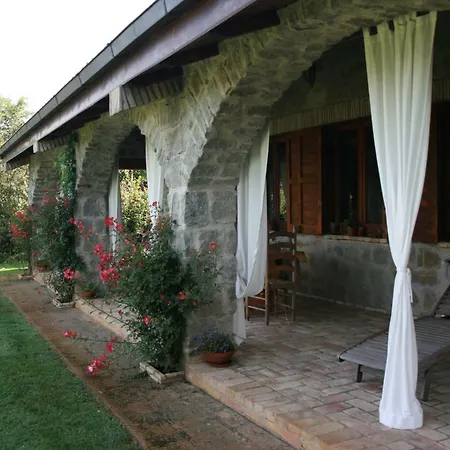 Cottage Beach Vico Caprarola Exterior photo